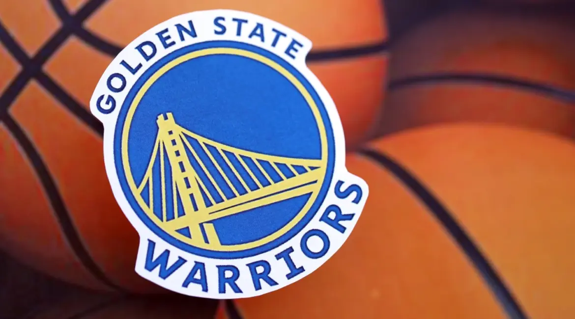 Curry 35 ponttal vezette a Warriorst, nagy fordítás a play-inben