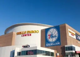 Menesztette Daryl Moreyt a Philadelphia 76ers