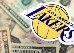Új mezszponzort jelentett be a Lakers, dollármilliókkal nőnek a bevételek